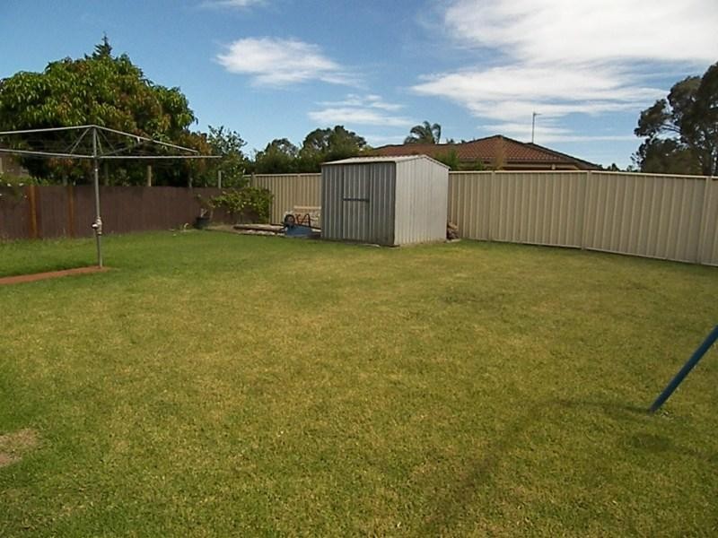 25 Ritchie Crescent, Horsley NSW 2530