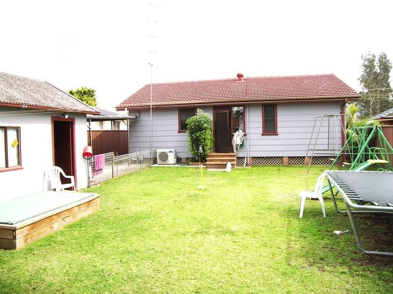 11 Bingarra Avenue, Dapto NSW 2530
