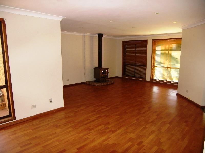 19 Sunray Crescent, Horsley NSW 2530