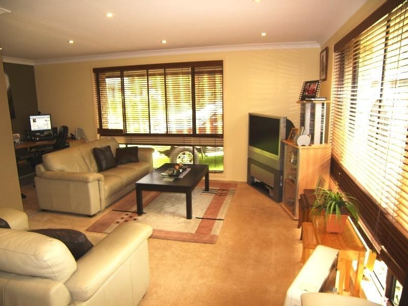 8 Manuka Avenue, Dapto NSW 2530