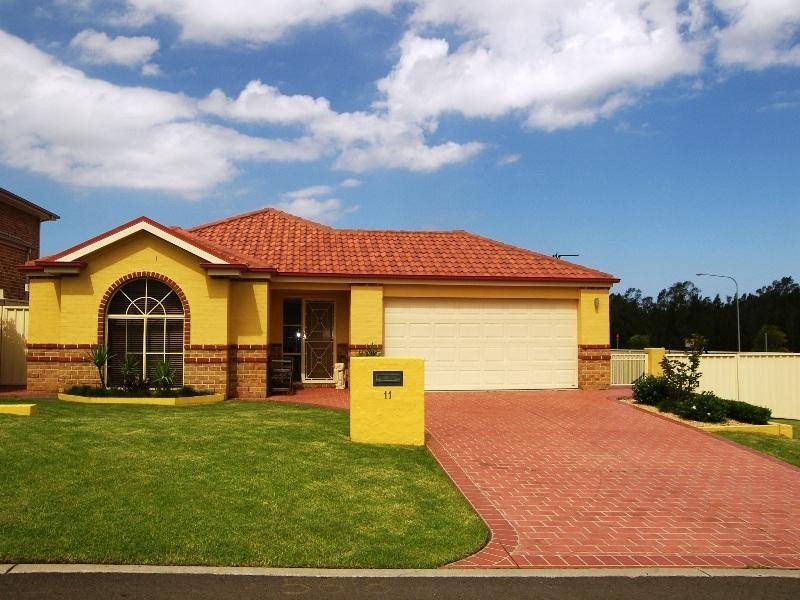 11 Woodside Drive, Horsley NSW 2530