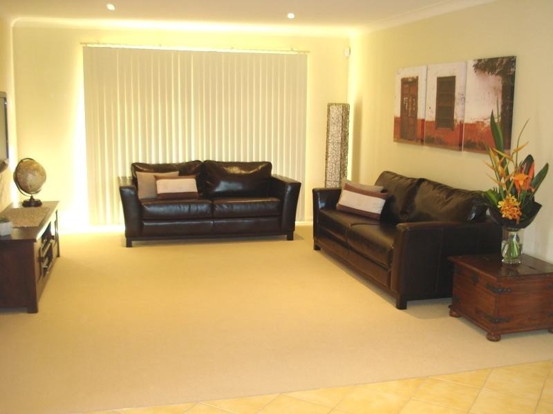 11 Woodside Drive, Horsley NSW 2530