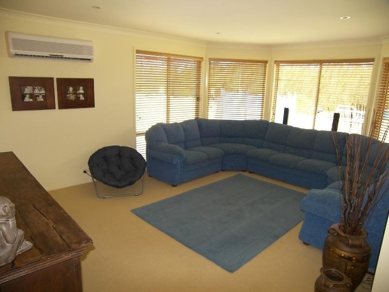 11 Woodside Drive, Horsley NSW 2530