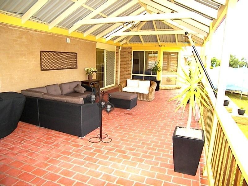 11 Woodside Drive, Horsley NSW 2530