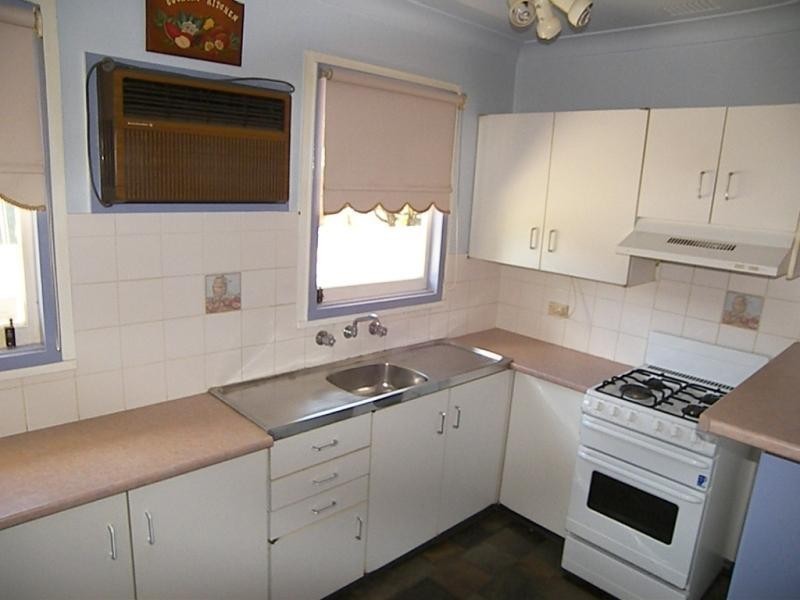 8 Kyeema Avenue, Dapto NSW 2530
