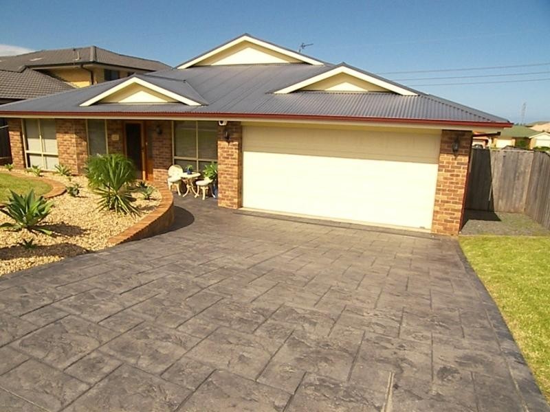 4 Mundoonen Crescent, Horsley NSW 2530