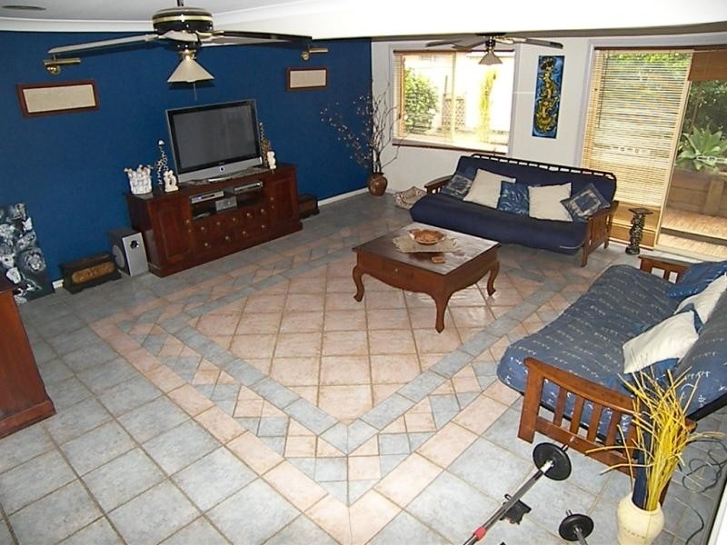 11 Benares Court, Horsley NSW 2530