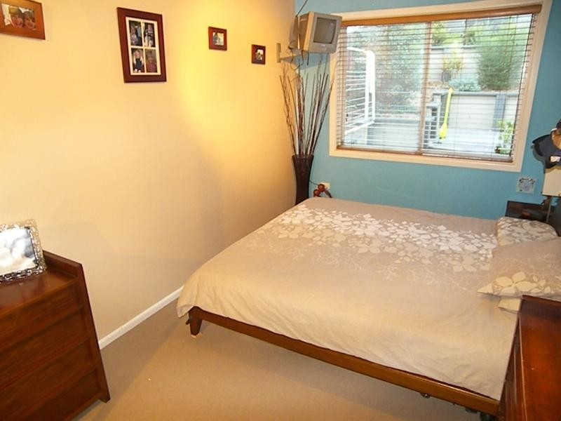70 Beverley Avenue,, Unanderra NSW 2526