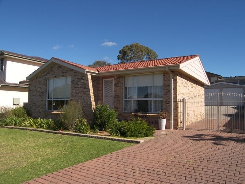 12 Fromholz Crescent, Dapto NSW 2530