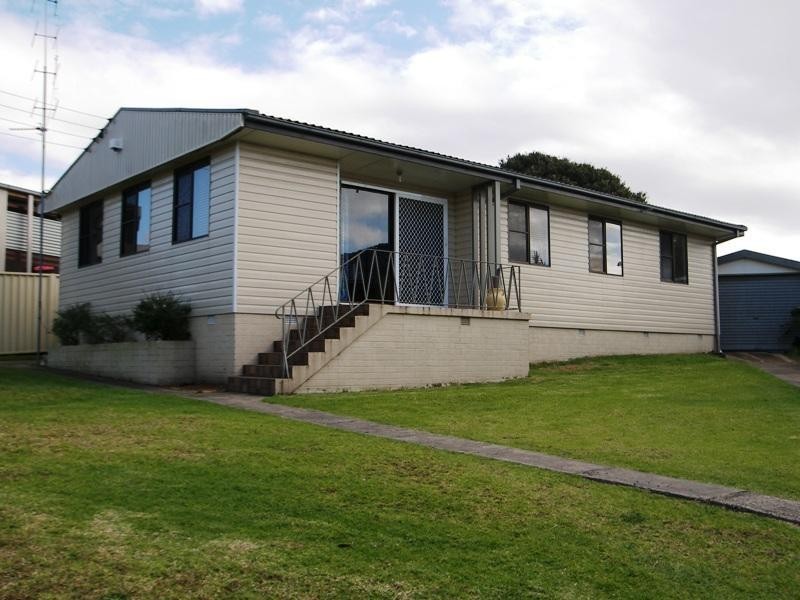 5 Scarf Avenue, Mount Warrigal NSW 2528