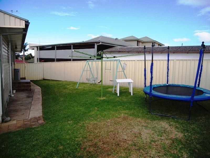 5 Scarf Avenue, Mount Warrigal NSW 2528