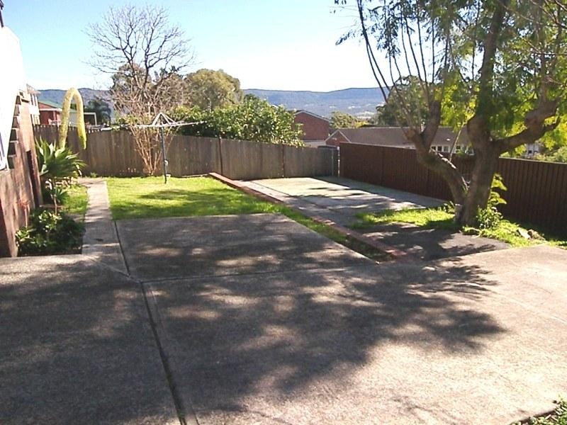 65 Lakelands Drive, Dapto NSW 2530