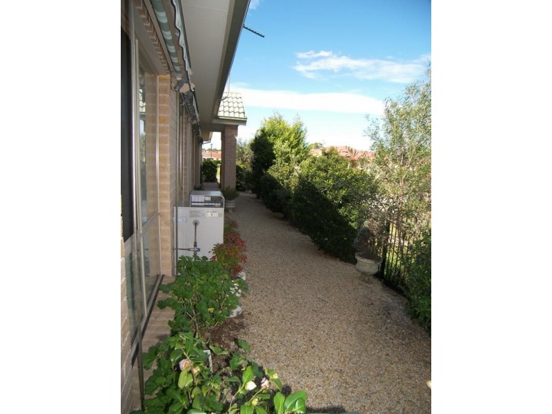 38 Delmont Place, Kanahooka NSW 2530