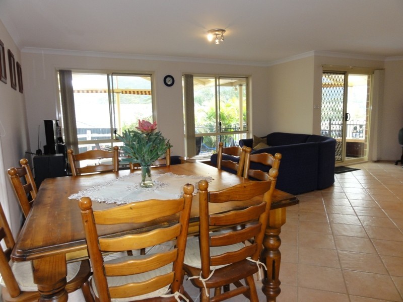 15 Mundoonen Crescent, Horsley NSW 2530