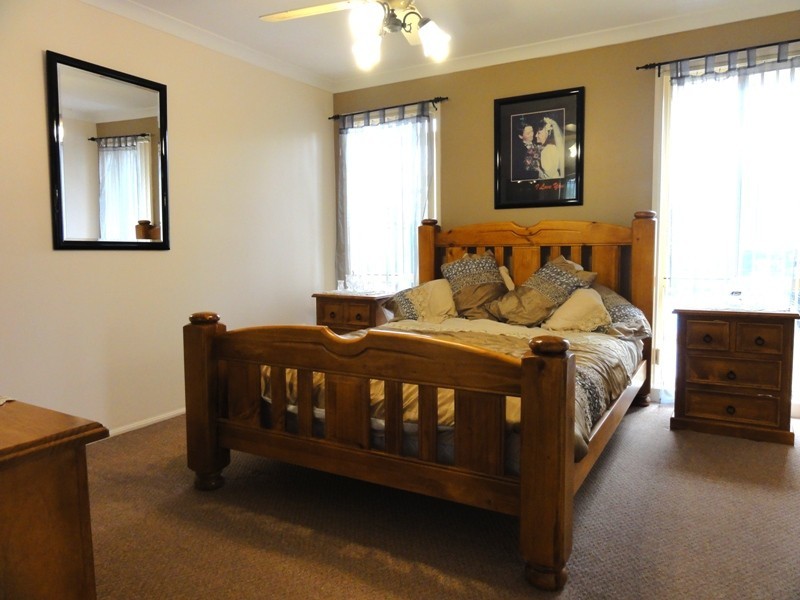 15 Mundoonen Crescent, Horsley NSW 2530