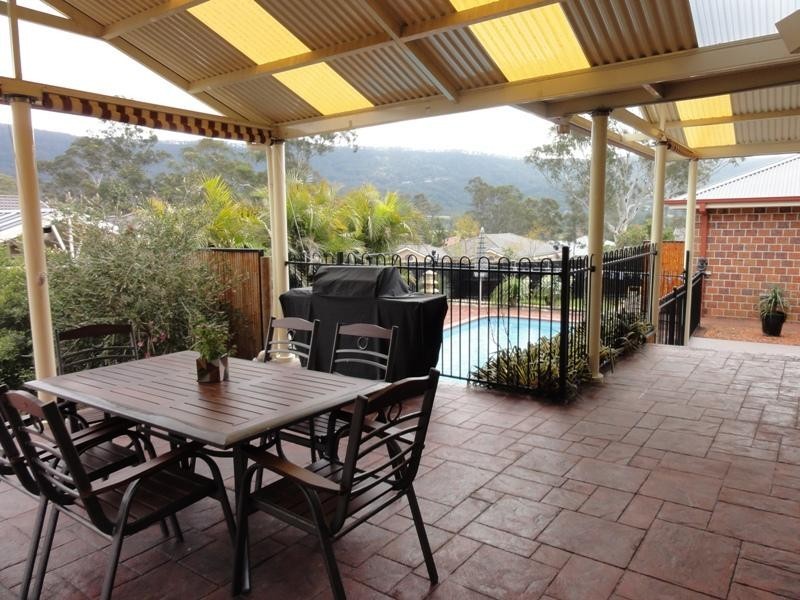 15 Mundoonen Crescent, Horsley NSW 2530