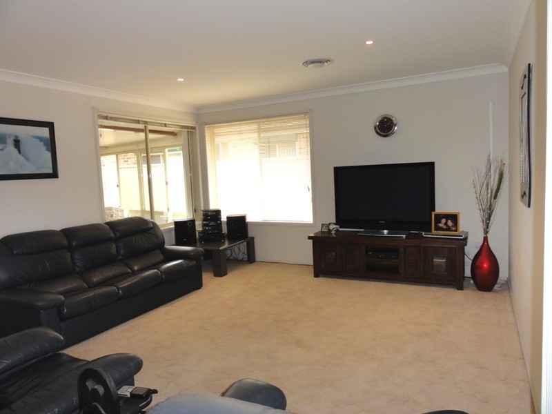 11 Felix Avenue, Horsley NSW 2530