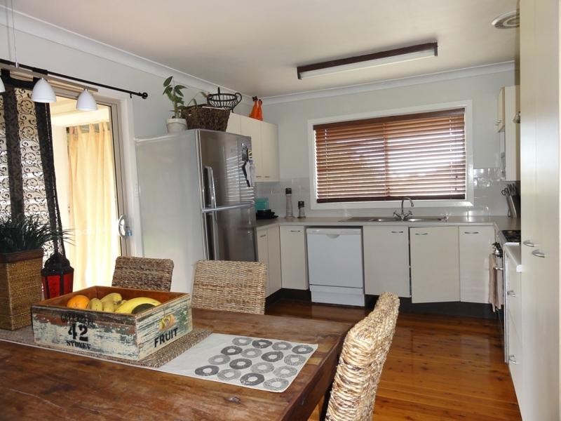 50 Stanley Avenue, Farmborough Heights NSW 2526