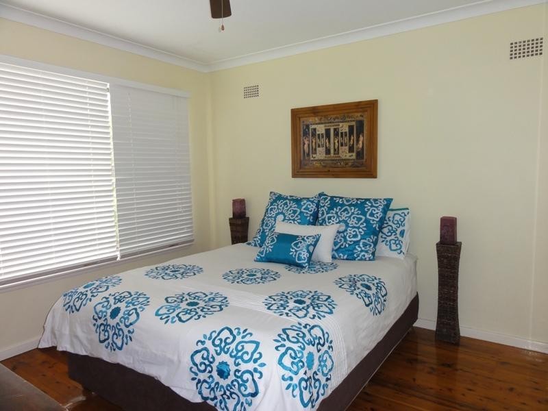 50 Stanley Avenue, Farmborough Heights NSW 2526