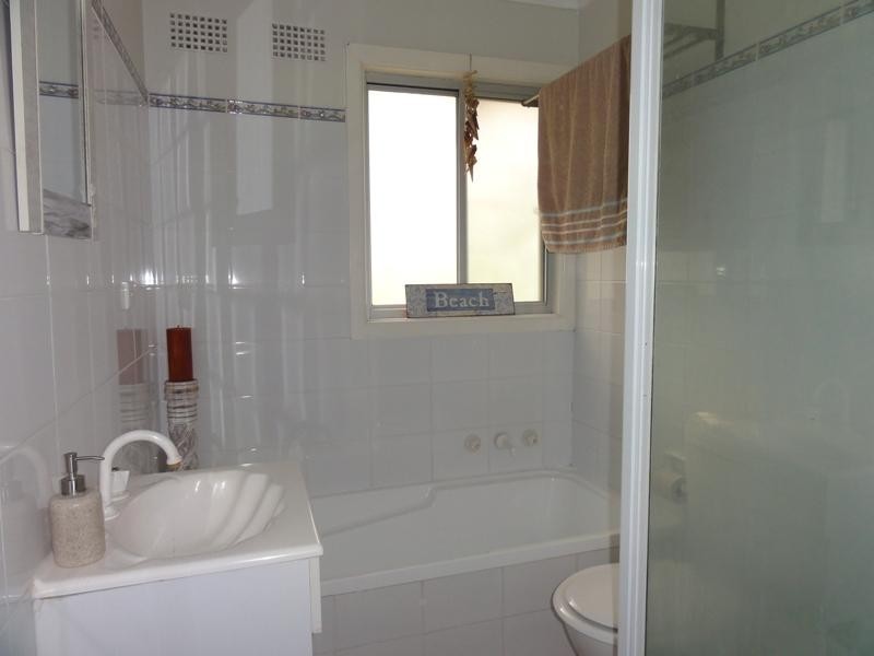 50 Stanley Avenue, Farmborough Heights NSW 2526