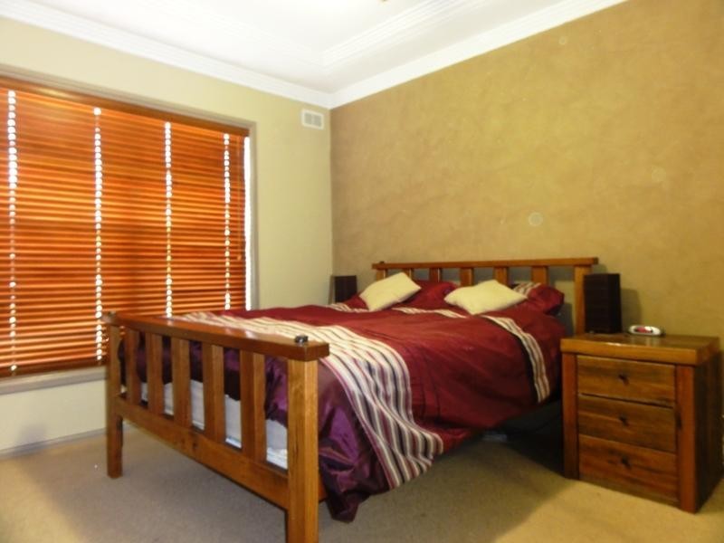 4 The Avenue, Bellambi NSW 2518