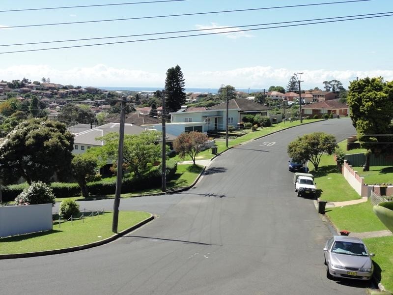 86 Barina Avenue, Lake Heights NSW 2502