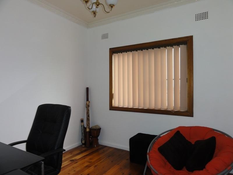 86 Barina Avenue, Lake Heights NSW 2502