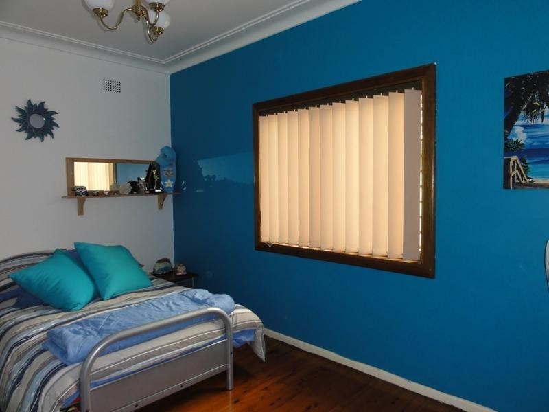 86 Barina Avenue, Lake Heights NSW 2502