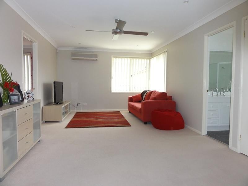 2 Riverpark Way, Horsley NSW 2530