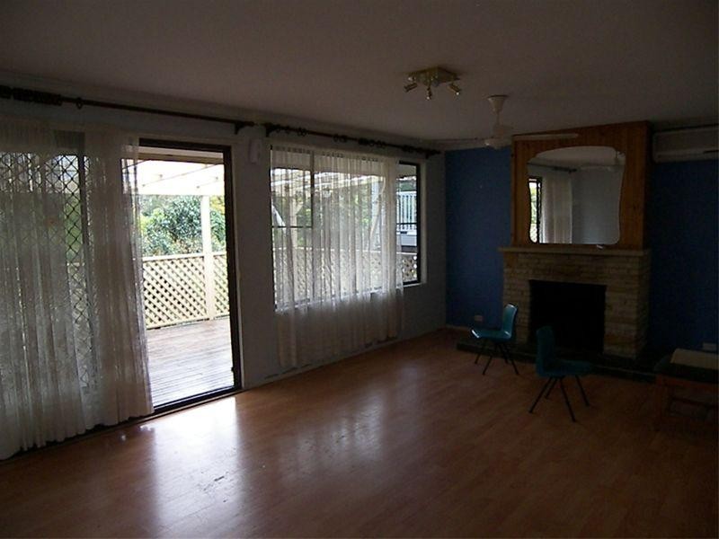 83 Stanley Avenue, Farmborough Heights NSW 2526