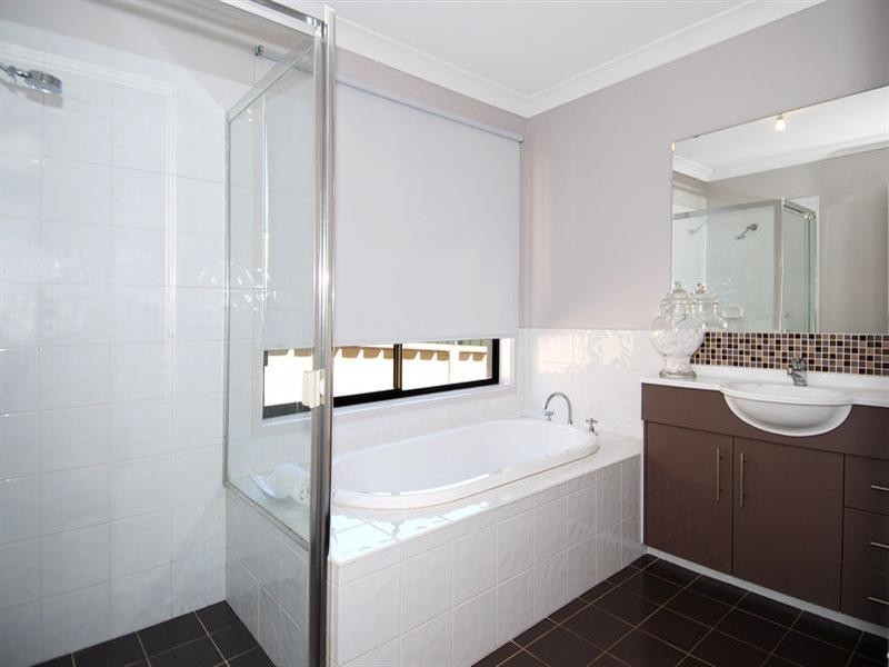 38 Ashburton Drive, Albion Park NSW 2527