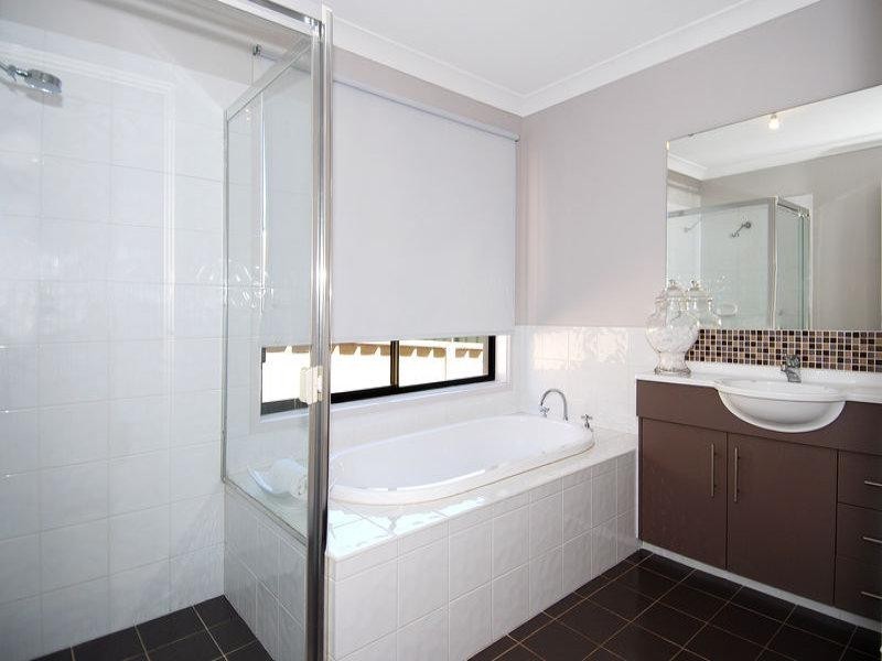 38 Ashburton Drive, Albion Park NSW 2527