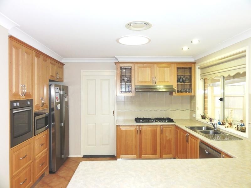 10 Napier Place, Albion Park NSW 2527