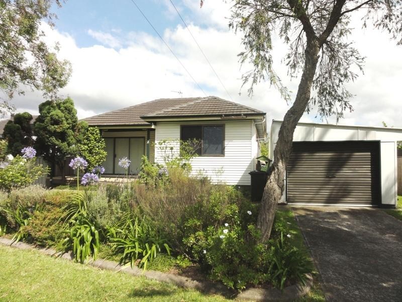 2 Cambridge Road, Dapto NSW 2530