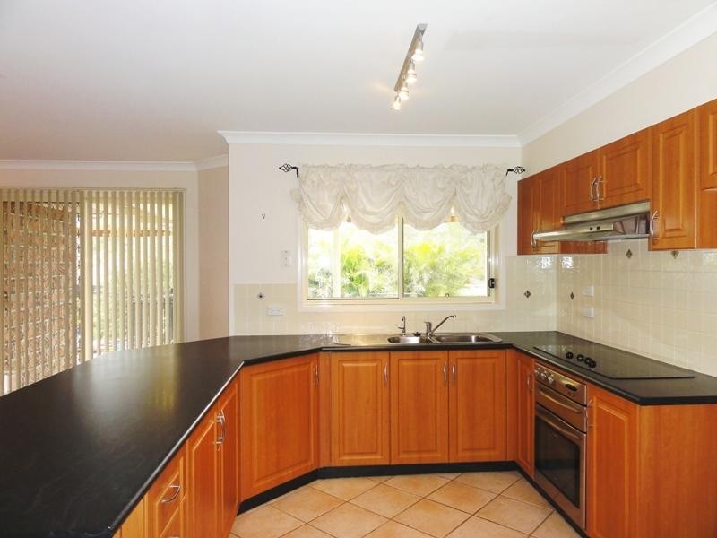 15 Mundoonen Crescent, Horsley NSW 2530