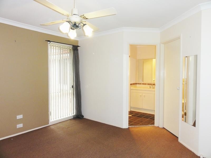 15 Mundoonen Crescent, Horsley NSW 2530