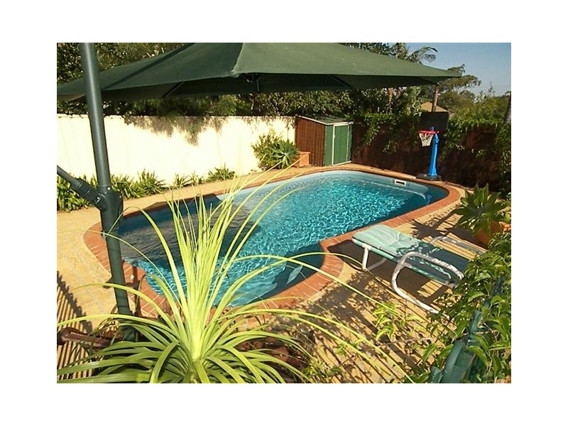 15 Carlon Crescent, Farmborough Heights NSW 2526