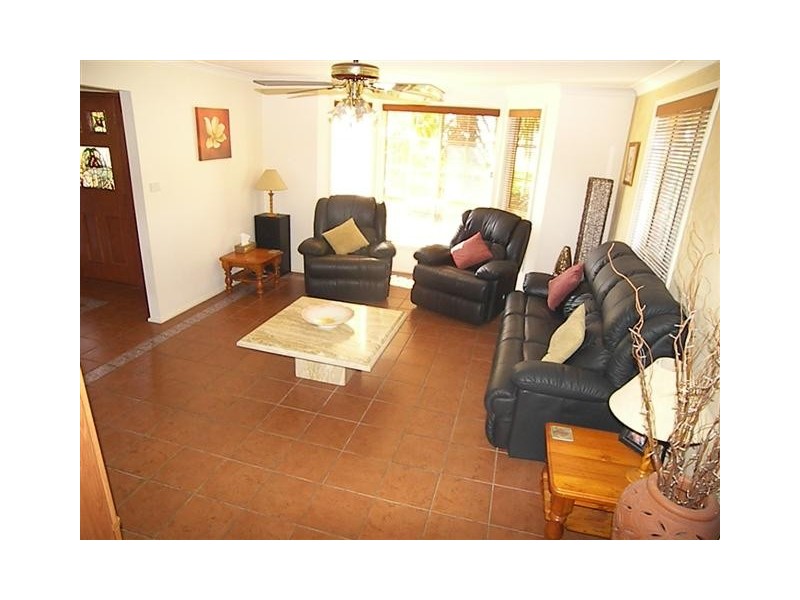 15 Carlon Crescent, Farmborough Heights NSW 2526