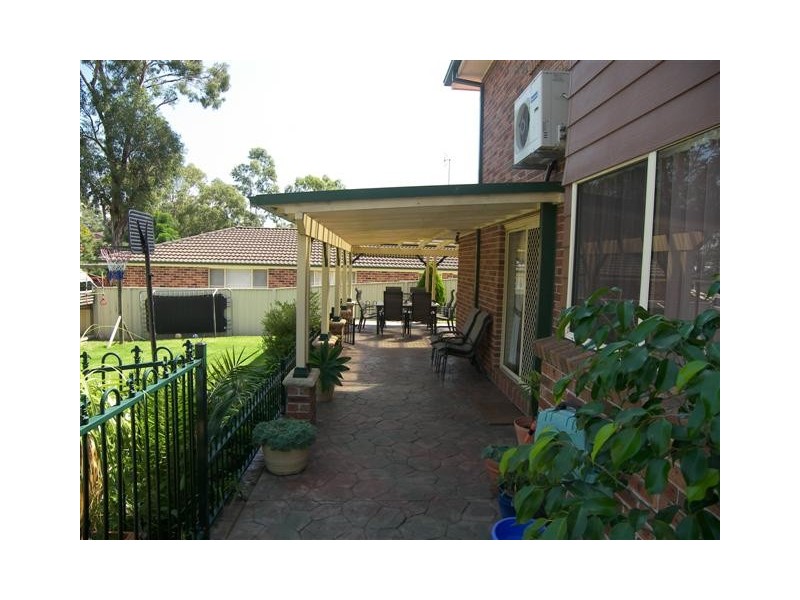 15 Carlon Crescent, Farmborough Heights NSW 2526