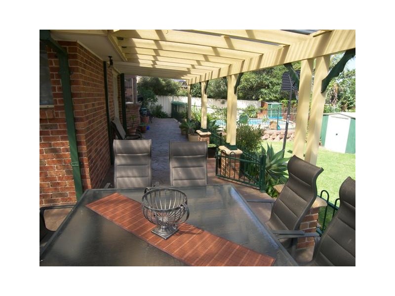 15 Carlon Crescent, Farmborough Heights NSW 2526