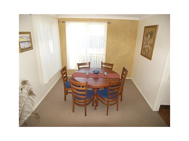 15 Carlon Crescent, Farmborough Heights NSW 2526
