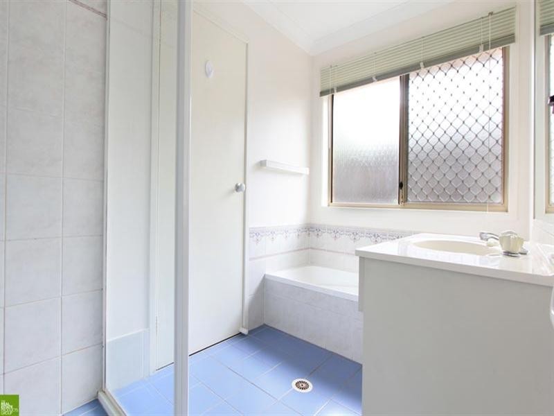 6 Goldenwood Place, Horsley NSW 2530