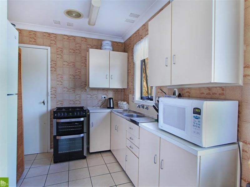 11 Glenora Place, Koonawarra NSW 2530