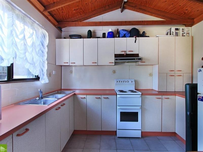 11 Glenora Place, Koonawarra NSW 2530