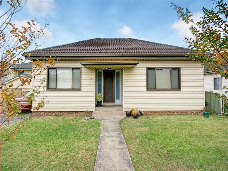 91 Northcliffe Drive, Lake Heights NSW 2502