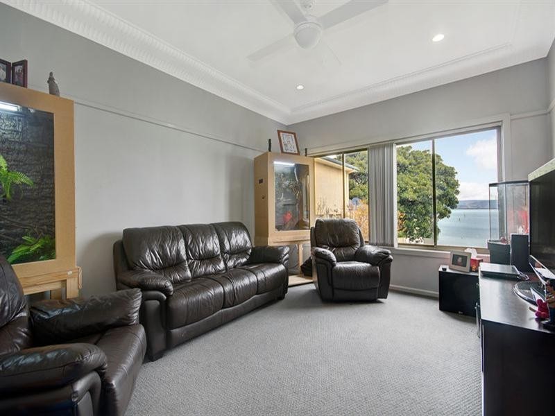 91 Northcliffe Drive, Lake Heights NSW 2502