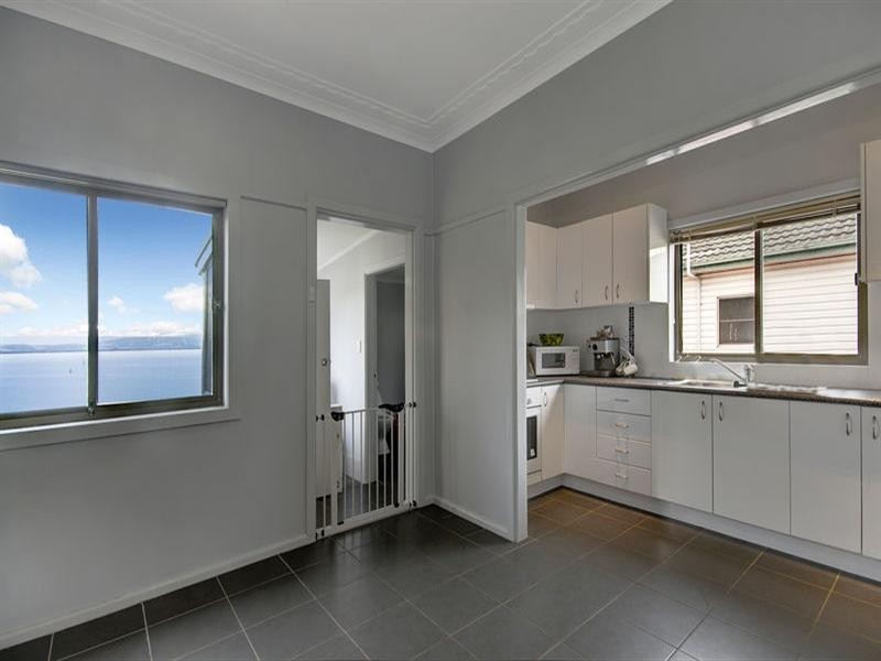 91 Northcliffe Drive, Lake Heights NSW 2502