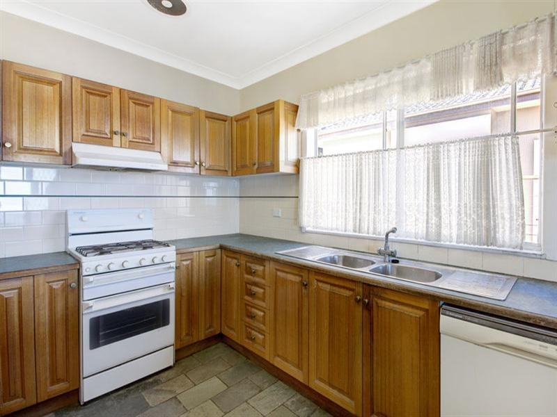 52 Dovers Drive, Port Kembla NSW 2505