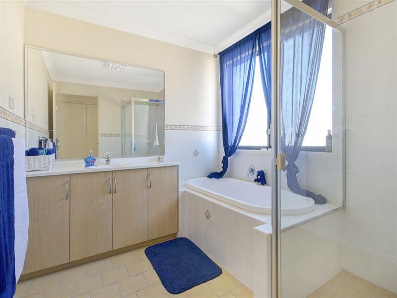 12 Kariewood Circuit, Horsley NSW 2530