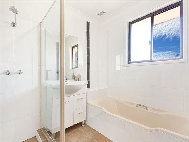 11 Rainsford Avenue, Kanahooka NSW 2530